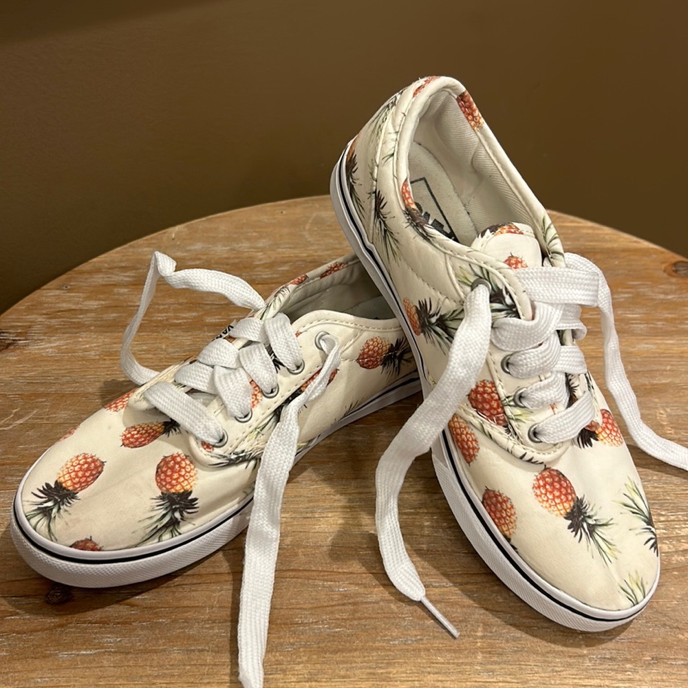 Vans. Pinapple Print.  Women’s 5